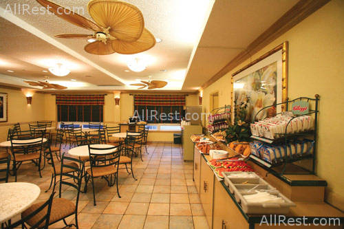 Comfort Suites Paradise Island 10